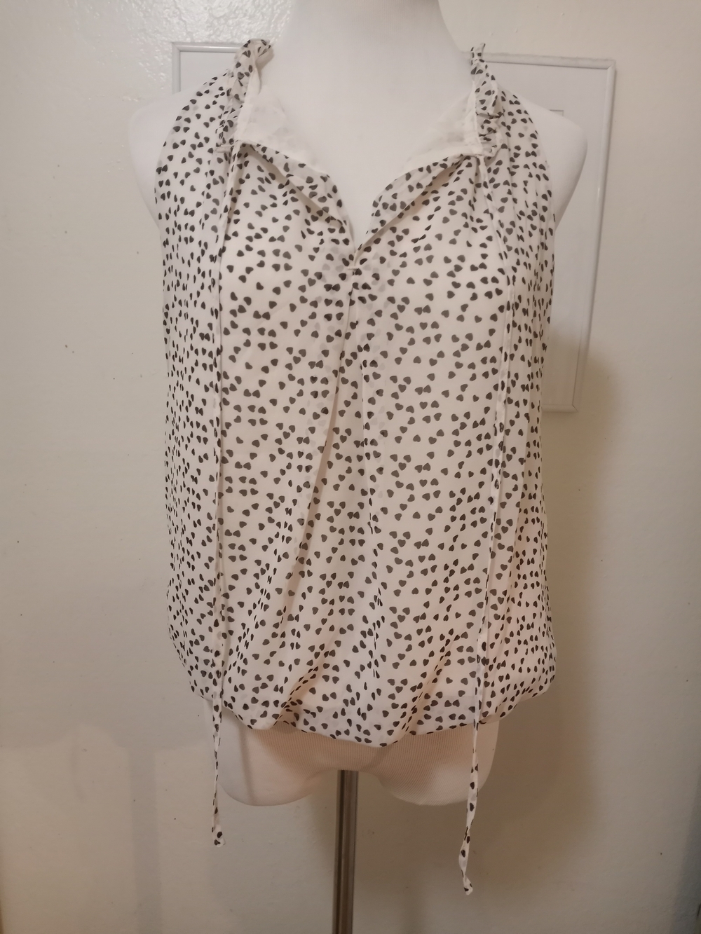 Max Studio White Sleeveless Heart-Print Tie-Neck Blouse
